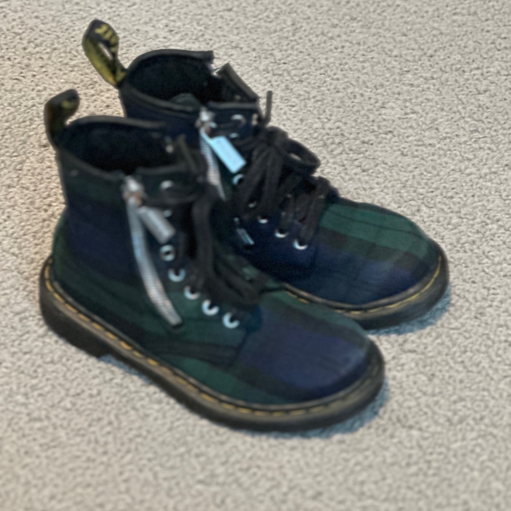 Dr Martens | Kids Black and Green Plaid Boots